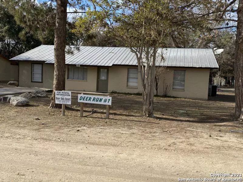 100 Pineview Rd., Concan, TX 78838