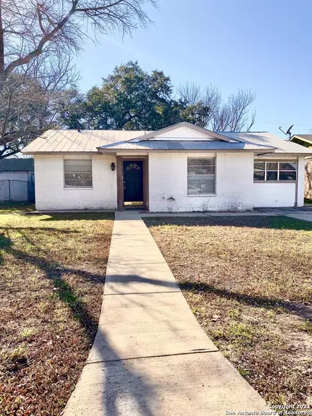 413 Perez, Uvalde, TX 78801