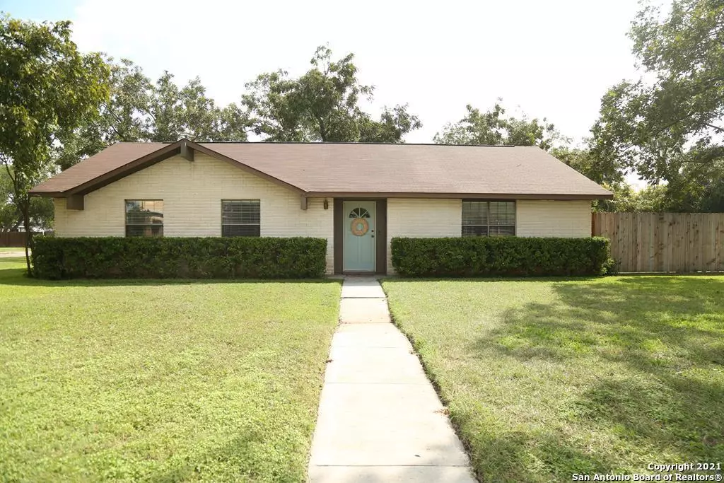 Sabinal, TX 78881,402 Cullins