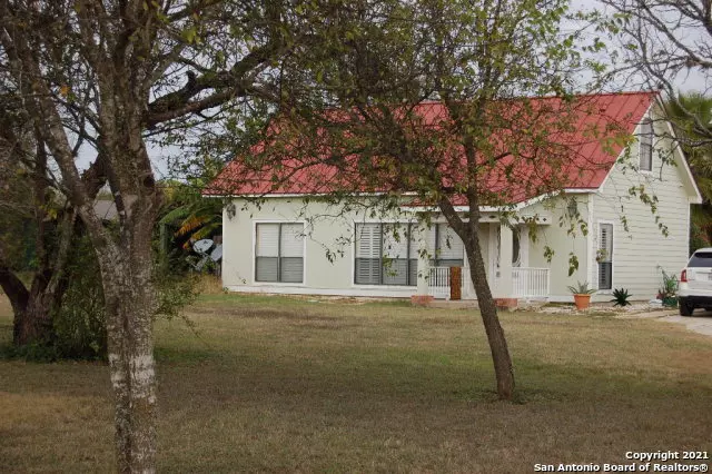 380 County Rd 421, Hondo, TX 78861