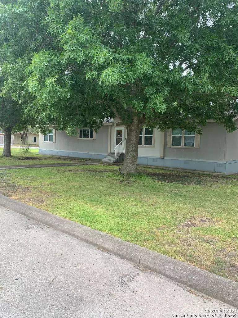 Sabinal, TX 78881,104 Orange
