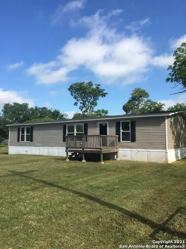 317 Dunlap, Sabinal, TX 78881