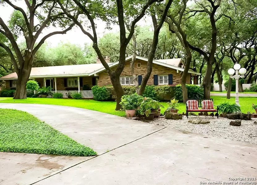 3 Lost Oaks, Uvalde, TX 78801