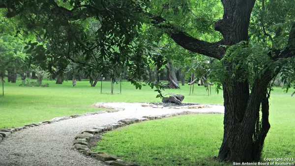 Leakey, TX 78873,84 Pecan Bottom Loop