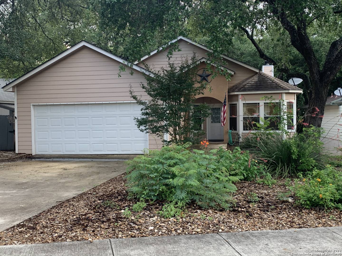 103 Silver Ter, Universal City, TX 78148-4213