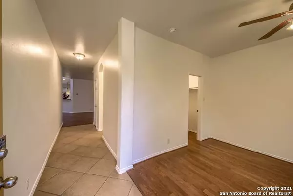 San Antonio, TX 78250-7100,8727 SARASOTA WOODS