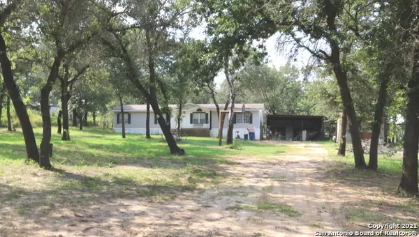 La Vernia, TX 78121-4564,290 HICKORY RUN