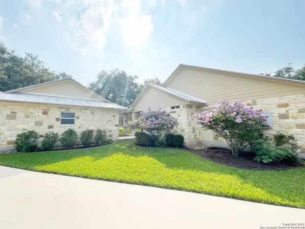 Pleasanton, TX 78064-1750,1636 HICKORY BND