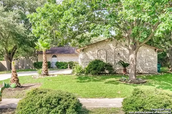 4906 SIERRA MADRE Dr, San Antonio, TX 78233-6352