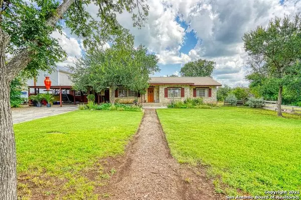 806 Evergreen, Comfort, TX 78013