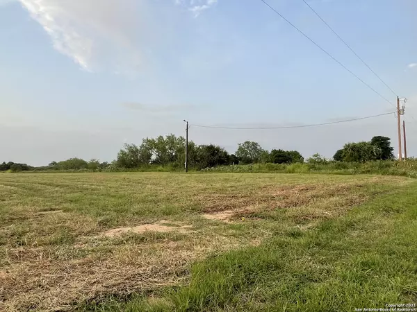 Devine, TX 78016,607 CR 768