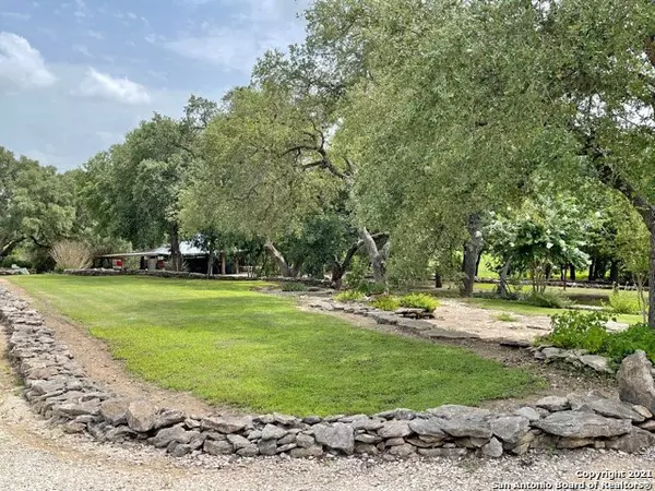 Castroville, TX 78009-5818,175 COUNTY ROAD 4801