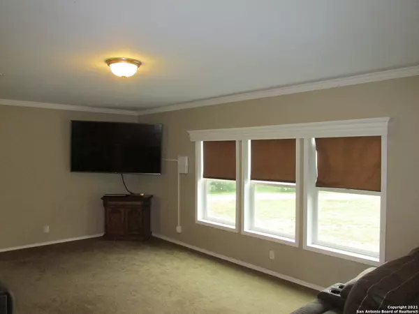 Hondo, TX 78861-5680,206 COUNTY ROAD 640