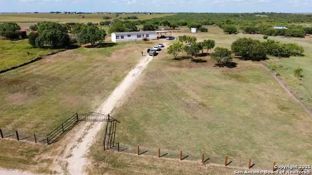 Floresville, TX 78114,1130 CR 101