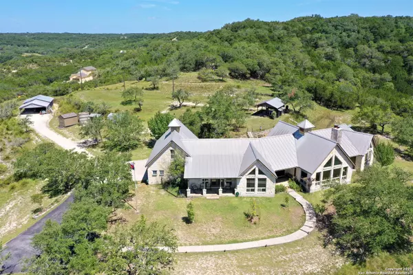 215 WHITWORTH RD, Boerne, TX 78006-8551