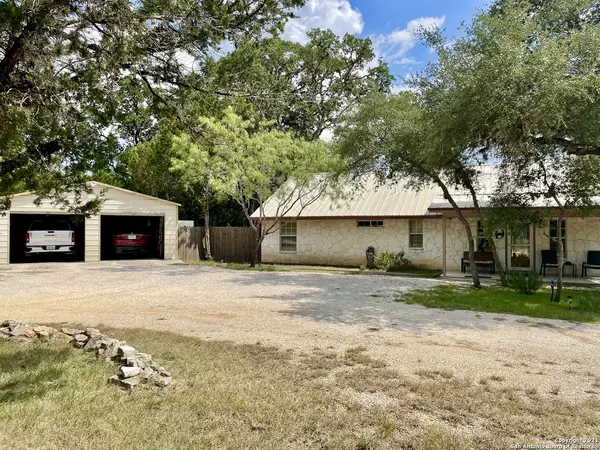 Concan, TX 78838,945 Mariposa