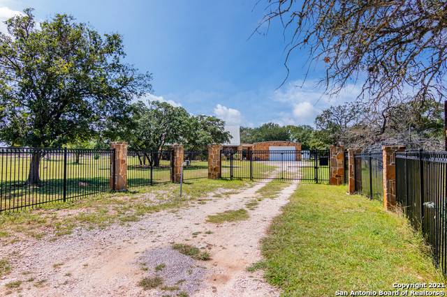 131 SIEBENICHER RD, Boerne, TX 78006-7109