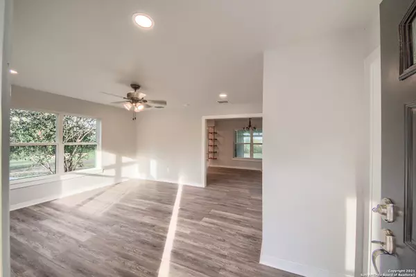 New Braunfels, TX 78130-6808,2293 EASTMAN AVE