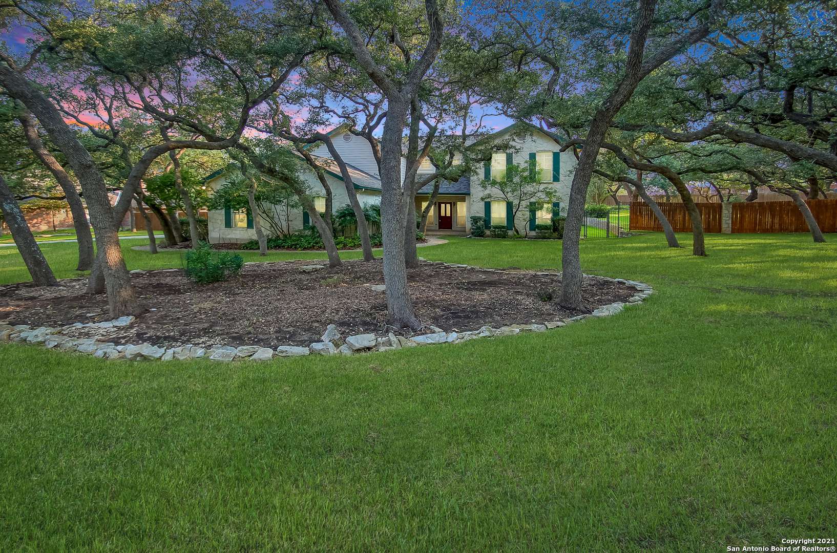 8629 RAINTREE WOODS DR, Fair Oaks Ranch, TX 78015-4412