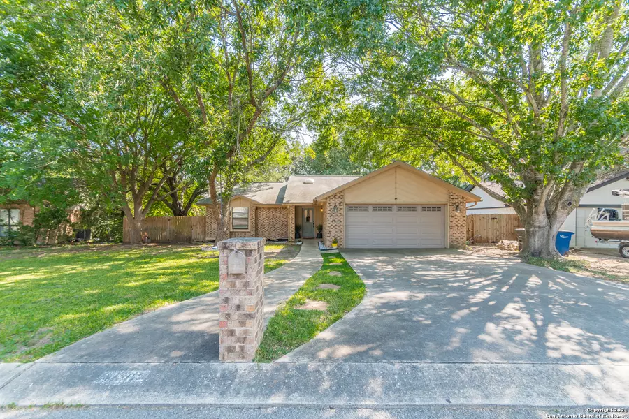 320 CARDINAL DR, New Braunfels, TX 78130-3883