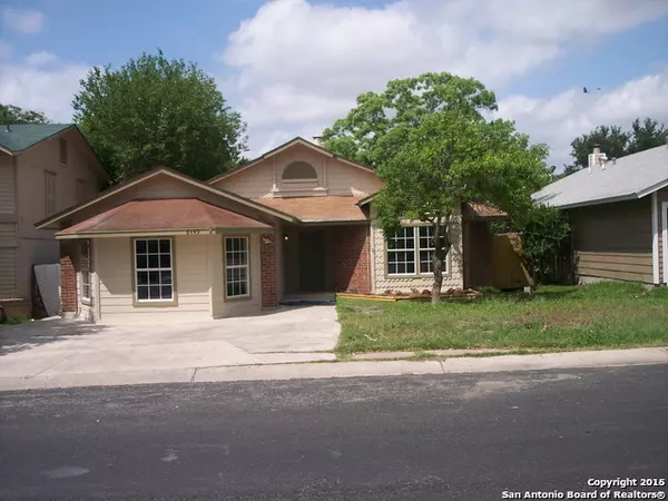 8449 MAPLE RIDGE DR, San Antonio, TX 78239-4037