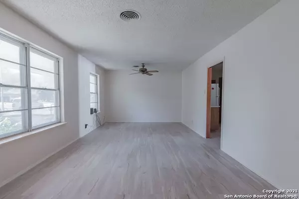 Schertz, TX 78154-1729,305 PECAN DR