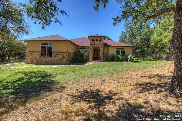 518 CAMBRIDGE DR, New Braunfels, TX 78132-5237