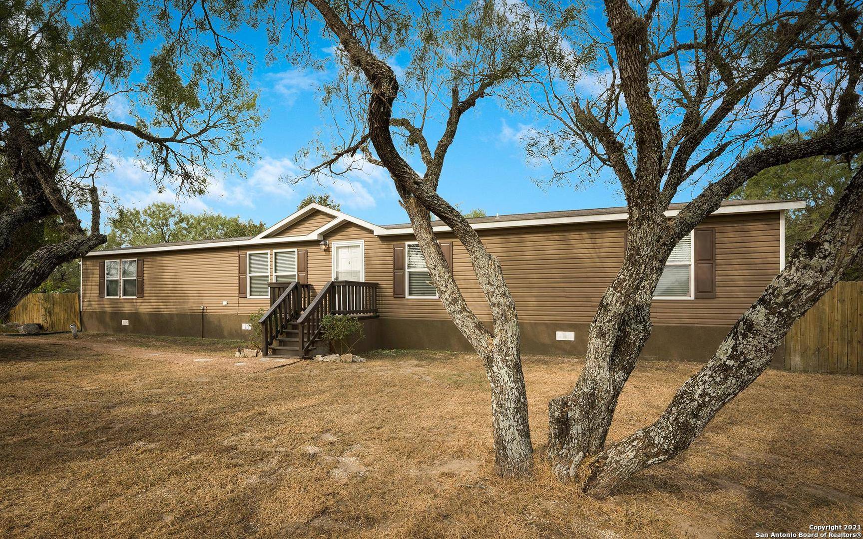 Von Ormy, TX 78073-4925,21645 MORIN RD