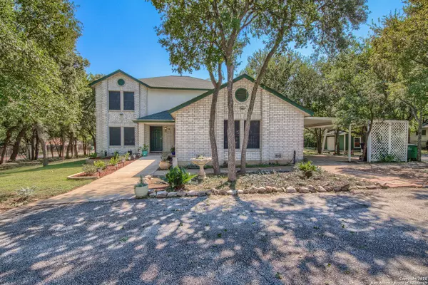 7702 SHADY HOLLOW LN, San Antonio, TX 78255-1225