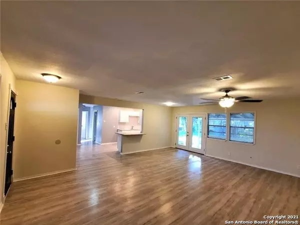 Seguin, TX 78155-6724,816 BOENIG ST