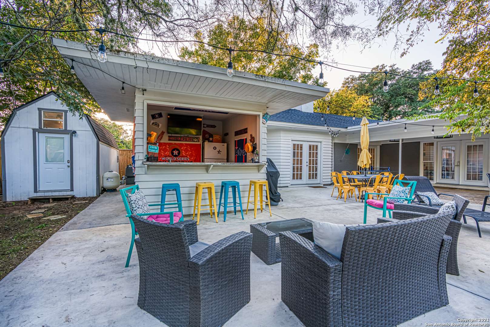 Castle Hills, TX 78213-1909,218 GARDENVIEW