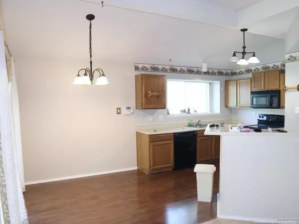 Live Oak, TX 78233-4332,8011 Forest Bridge