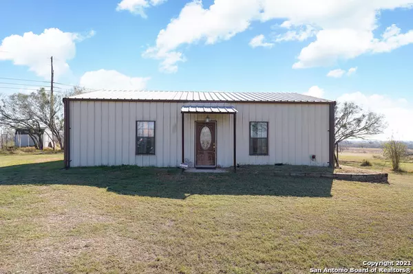 Pleasanton, TX 78064,300 HILLSIDE DR