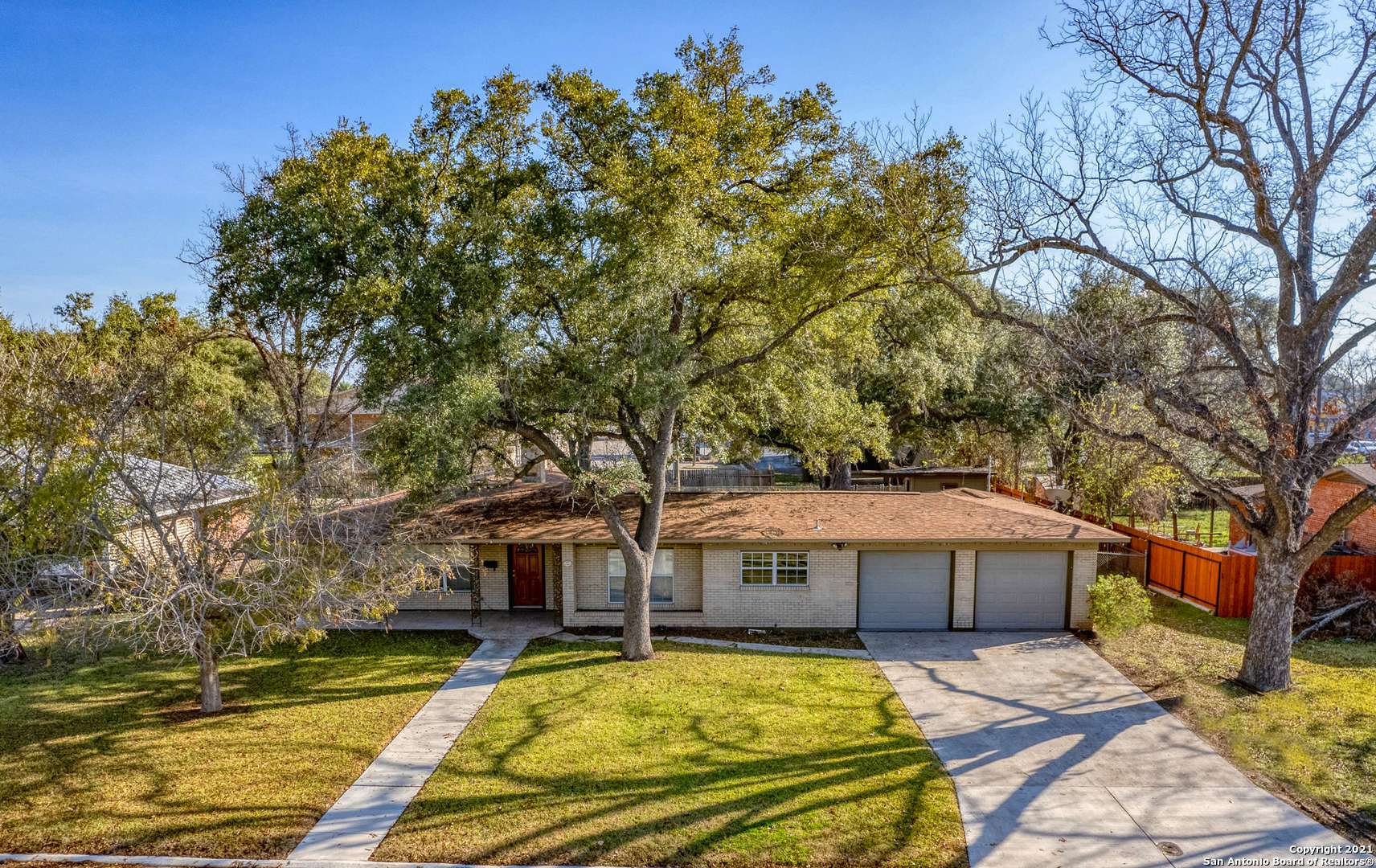 Uvalde, TX 78801-5413,805 NOPAL ST
