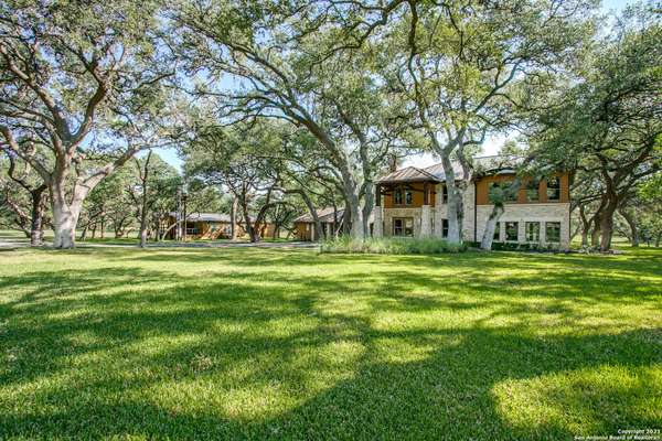 49 SCENIC LOOP RD, Boerne, TX 78006-8608