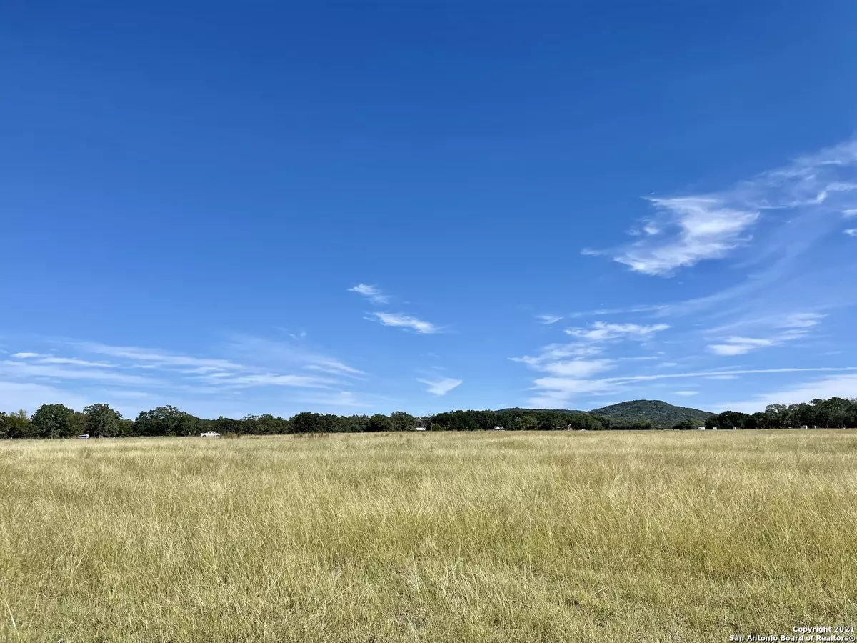 Pipe Creek, TX 78063,6252 State Highway 16 S