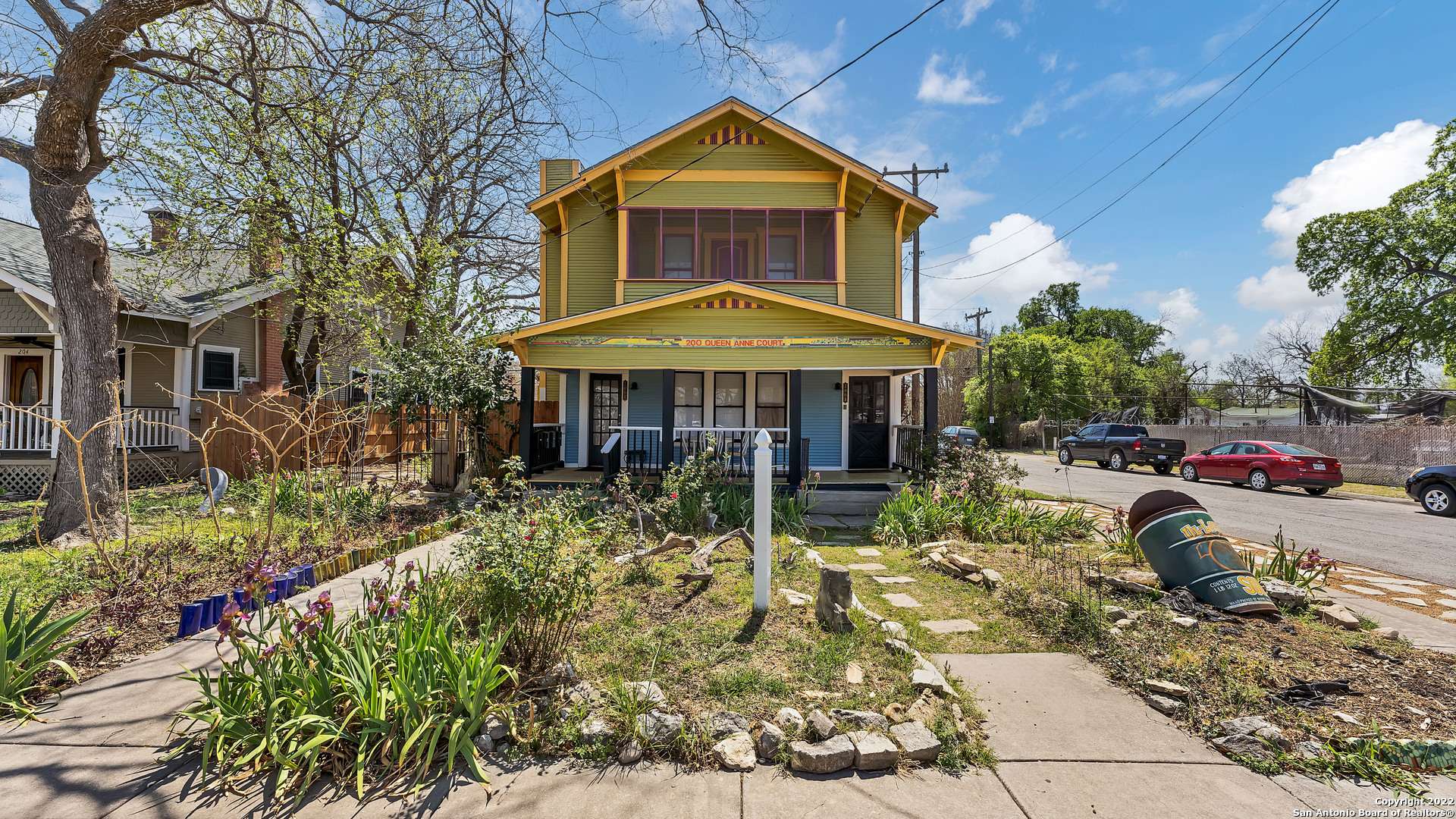 200 Queen Anne Ct, San Antonio, TX 78209