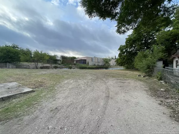 San Antonio, TX 78210,310 UVALDE ST
