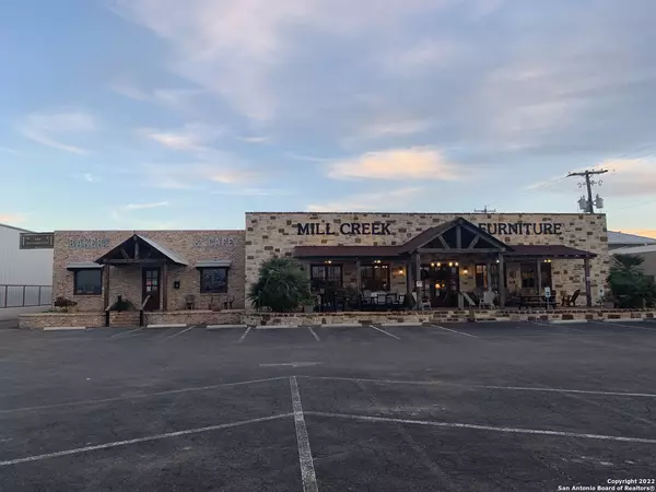 Uvalde, TX 78801-4946,2209 MAIN ST