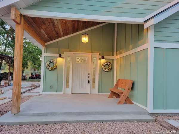 Lytle, TX 78052,18565 Live Oak St