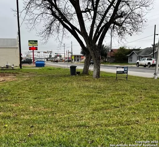 Pearsall, TX 78061,504 Oak St