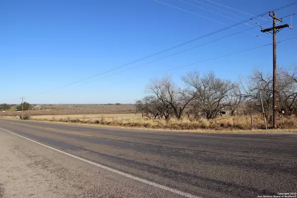 Floresville, TX 78114,111 CR 403