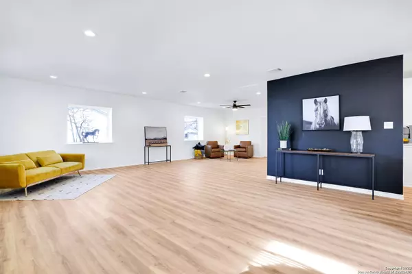 Schertz, TX 78154-1915,524 CURTISS AVE