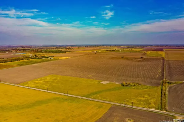 0 5714 County Rd, Natalia, TX 78059