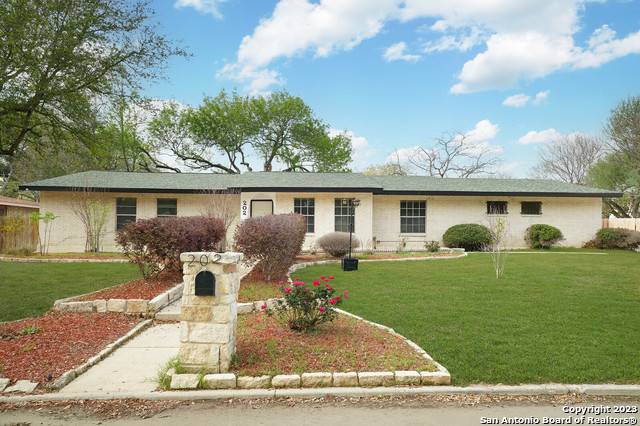 202 Shalimar Dr, Castle Hills, TX 78213-2607