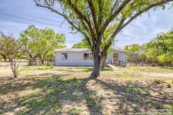 Uvalde, TX 78801,372 CR 110