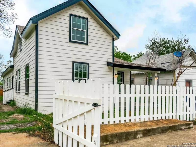 941 W MYRTLE ST, San Antonio, TX 78212-4235