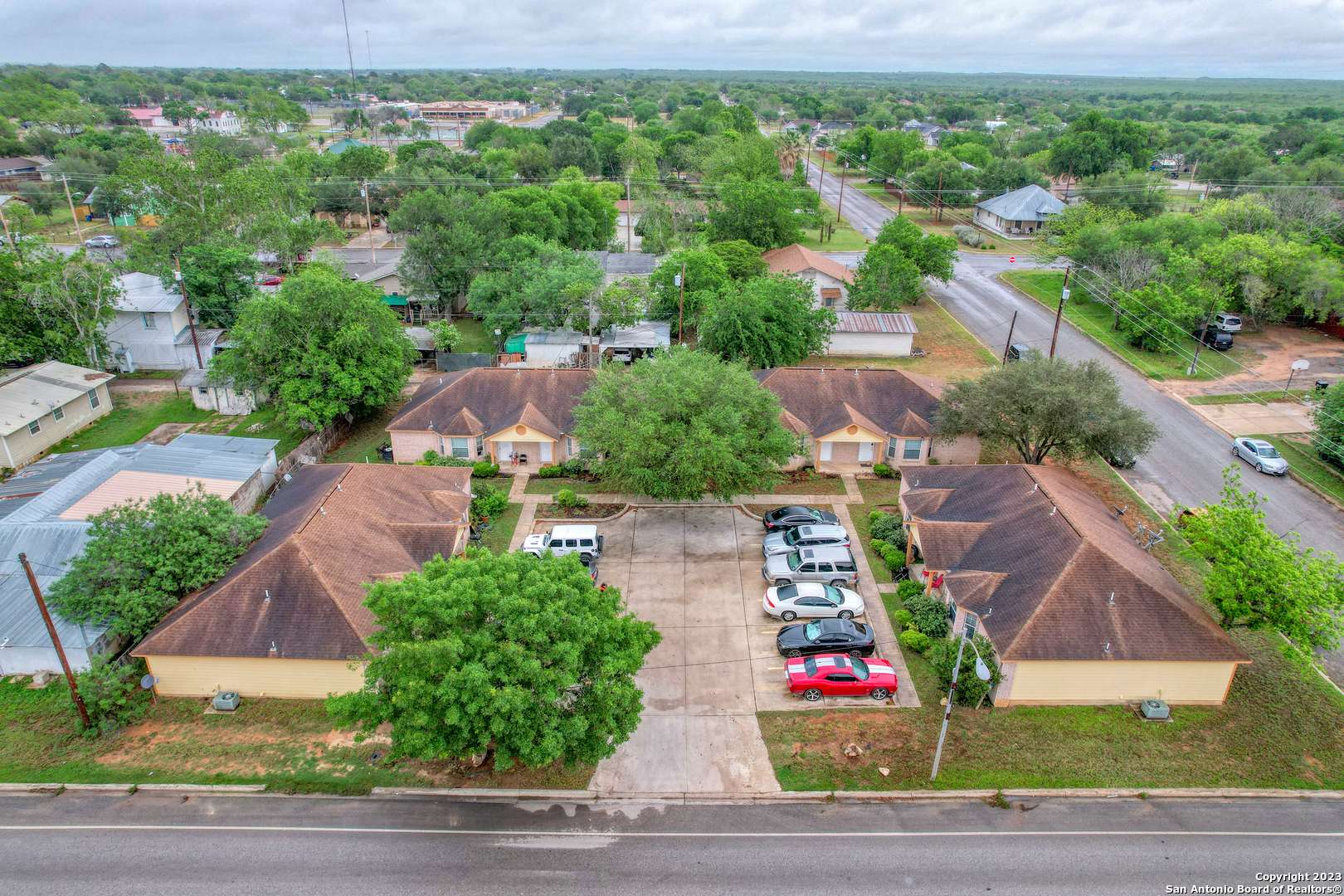 622 Oak St, Pearsall, TX 78061
