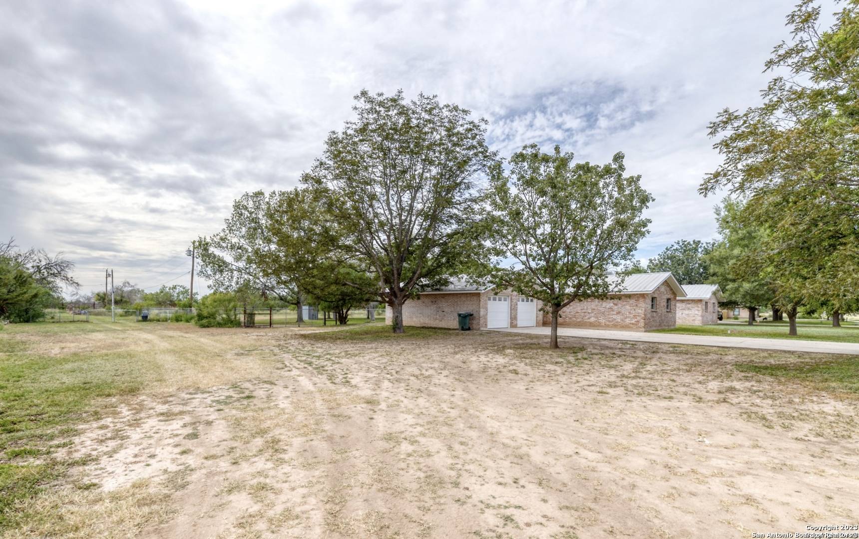 Uvalde, TX 78801,415 Ham Ln