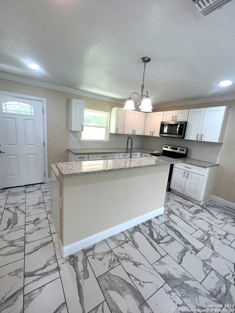Luling, TX 78648,963 Aransas Ave